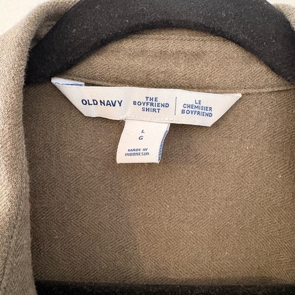 Old Navy The Boyfriend Shirt Button Down - Picture 4 of 5